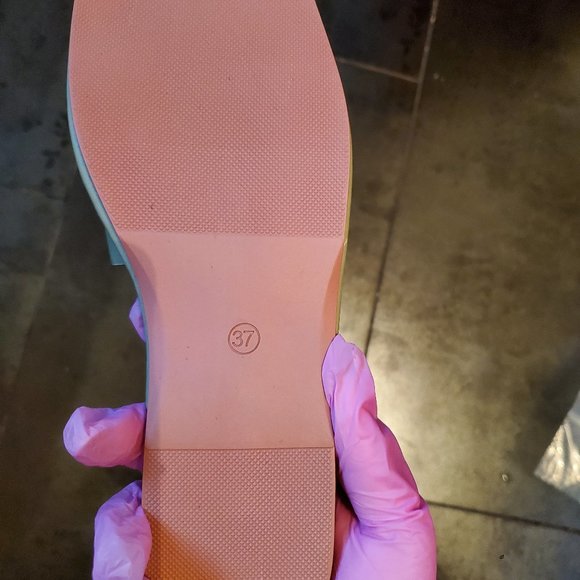 Olive 'Pearl' Sandals - Picture 4 of 7